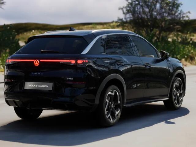 Volkswagen T-Roc R-Line First Edition 1.5 eTSI 150 PK 7 versn. DSG · Electrische Achterklep · Draadloze telefoonlader · Voorraad OUTLET · Prijs is inclusief inruilpremie ·