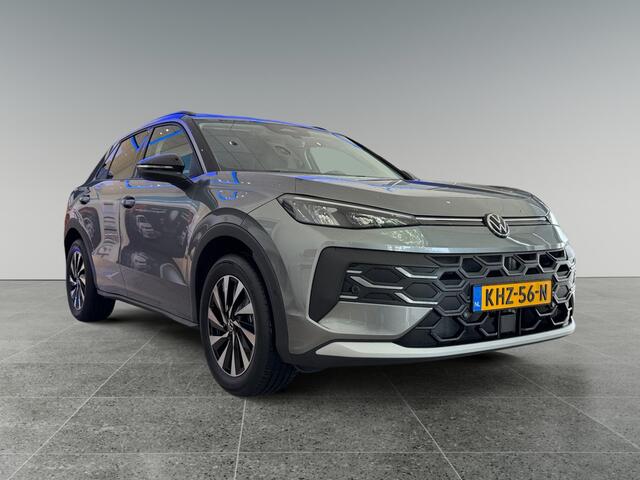 Volkswagen T-Roc 1.5 eTsi Life First Edition 116PK DSG | Trekhaak | Stuurverwarming | Zwart dak