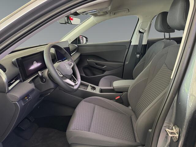Volkswagen T-Roc 1.5 eTsi Life First Edition 116PK DSG | Trekhaak | Stuurverwarming | Zwart dak