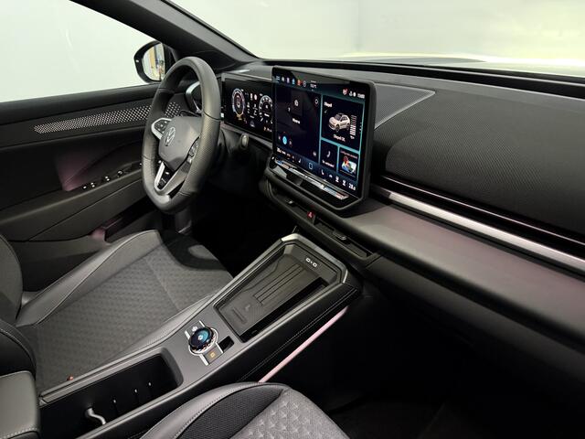 Volkswagen T-Roc 1.5 e TSI R-Line First Edition Nieuwe model!, Camera, Iq lights, Navi, Half leder, Stoel/Stuurverwarming, Cruise control adaptief, Sfeerverlichting, Keyless start, 2 jaar garantie