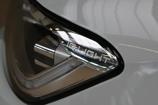 Volkswagen T-Roc 1.5 TSI 150pk R-Line | IQ. Light | Camera | Trekhaak | 100% (Dealer) onderhouden label