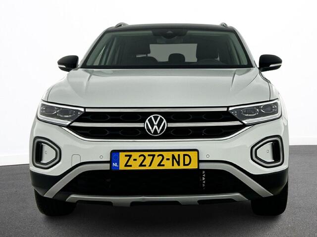 Volkswagen T-Roc 1.5 TSI 150pk DSG / Automaat Style two tone Navigatie Apple Carplay/Android Auto Parkeersensoren Camera Adaptive Cruise Control Blind Spot Assist Park Assist Stoel- en stuurverwarming Elektrische achterklep LED-koplampen