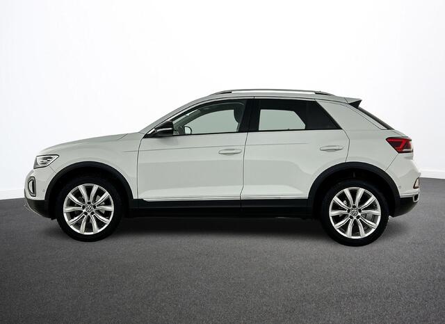 Volkswagen T-Roc 1.5 TSI 150pk DSG / Automaat Style two tone Navigatie Apple Carplay/Android Auto Parkeersensoren Camera Adaptive Cruise Control Blind Spot Assist Park Assist Stoel- en stuurverwarming Elektrische achterklep LED-koplampen