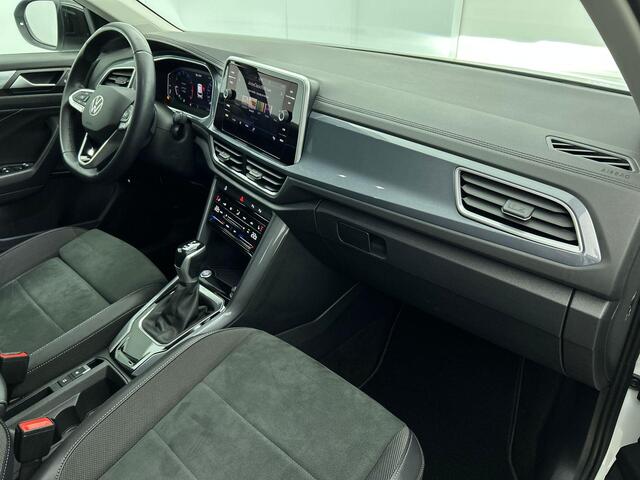 Volkswagen T-Roc 1.5 TSI 150pk DSG / Automaat Style two tone Navigatie Apple Carplay/Android Auto Parkeersensoren Camera Adaptive Cruise Control Blind Spot Assist Park Assist Stoel- en stuurverwarming Elektrische achterklep LED-koplampen