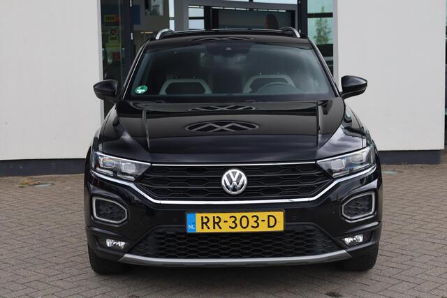 Volkswagen T-Roc 1.5 TSI Sport NL auto 1ste eigenaar door ons onderhouden, 18" LMV, trekhaak, privacy glas, zwarte hemel, digital cockpit, navigatie, Full led, ACC en app connect