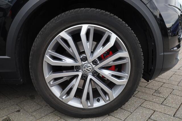 Volkswagen T-Roc 1.5 TSI Sport NL auto 1ste eigenaar door ons onderhouden, 18" LMV, trekhaak, privacy glas, zwarte hemel, digital cockpit, navigatie, Full led, ACC en app connect