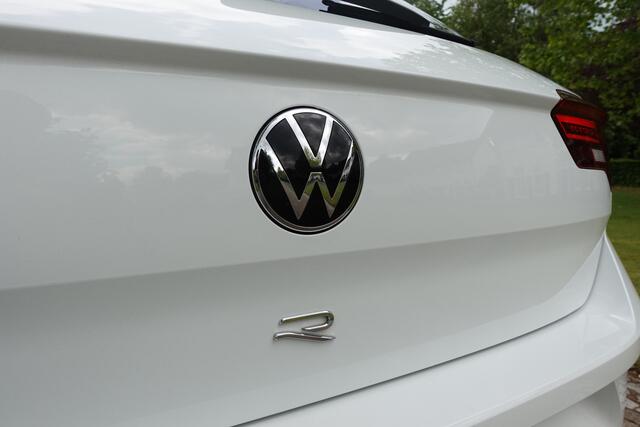 Volkswagen T-Roc 2.0 TSI 4Motion R | AKRAPOVIC | Pano | ACC | CarPlay | Trekhaak | LED |