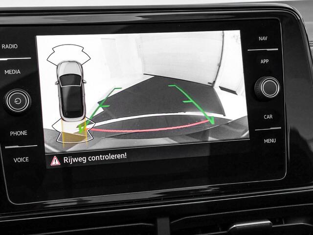 Volkswagen T-Roc Cabrio 1.5 TSI 150pk DSG R-Line · Camera · Apple/Android Car Play · Stoel-& Stuurverwarming · P-Sensoren · 18'' Inch ·