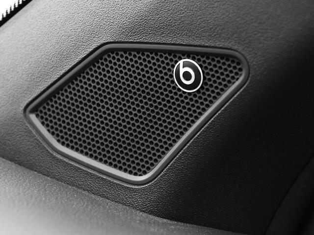 Volkswagen T-Roc Cabrio 1.5 TSI 150pk DSG R-Line · Camera · Apple/Android Car Play · Stoel-& Stuurverwarming · P-Sensoren · 18'' Inch ·