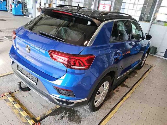 Volkswagen T-Roc 1.5 TSI Sport Panoramadak | Virtual | Keyless | Camera | Elektrische kofferklep | Stoelverwarming | Carplay | Trekhaak |