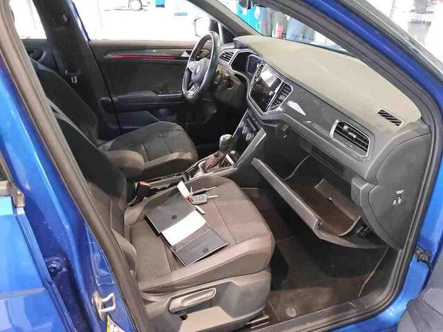 Volkswagen T-Roc 1.5 TSI Sport Panoramadak | Virtual | Keyless | Camera | Elektrische kofferklep | Stoelverwarming | Carplay | Trekhaak |
