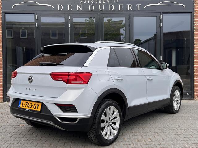 Volkswagen T-Roc 1.5 TSI Sport AUT. LED / CARPLAY / NAVI