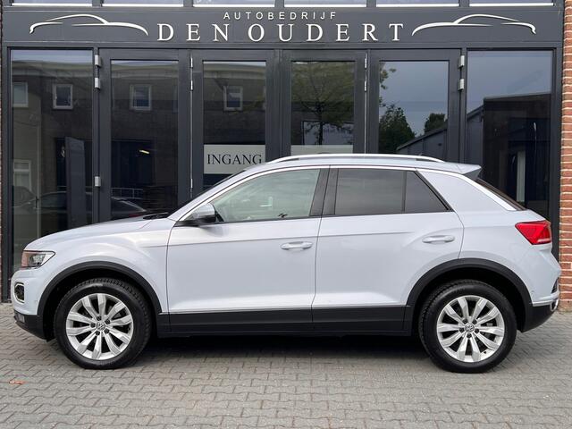 Volkswagen T-Roc 1.5 TSI Sport AUT. LED / CARPLAY / NAVI