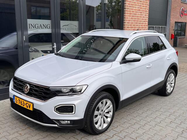 Volkswagen T-Roc 1.5 TSI Sport AUT. LED / CARPLAY / NAVI