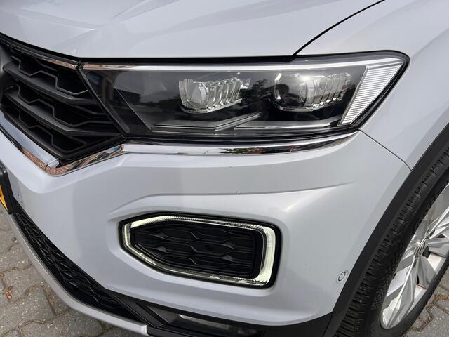 Volkswagen T-Roc 1.5 TSI Sport AUT. LED / CARPLAY / NAVI