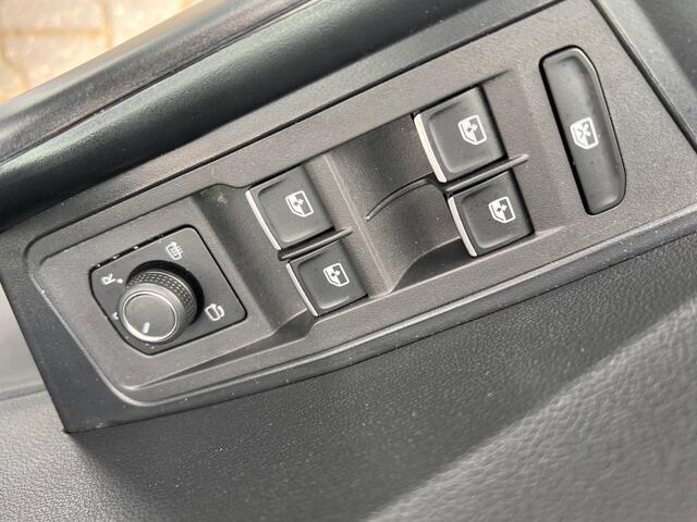 Volkswagen T-Roc 1.5 TSI Sport AUT. LED / CARPLAY / NAVI