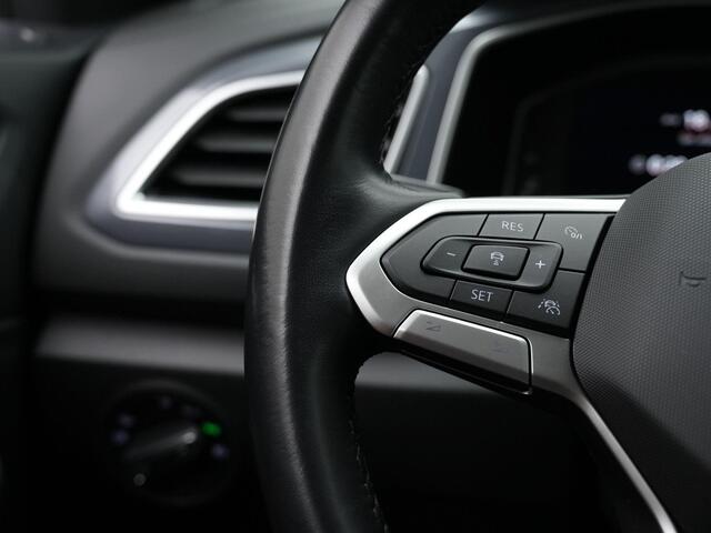 Volkswagen T-Roc 1.5 TSI 150 pk DSG Style | Achteruitrijcamera | Adaptive Cruise | Stoelverwarming | Navigatie