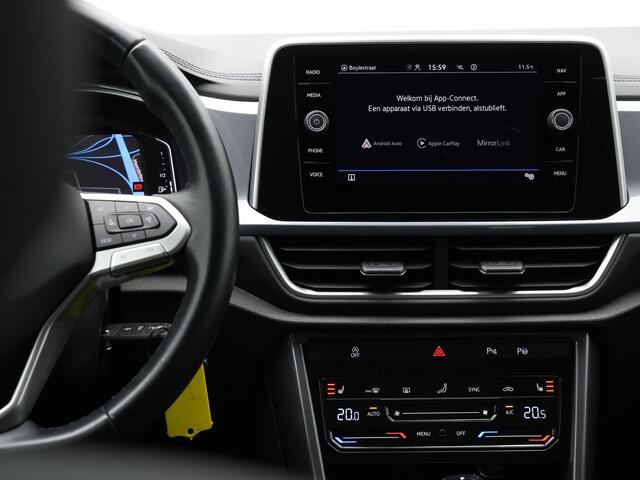 Volkswagen T-Roc 1.5 TSI 150 pk DSG Style | Achteruitrijcamera | Adaptive Cruise | Stoelverwarming | Navigatie