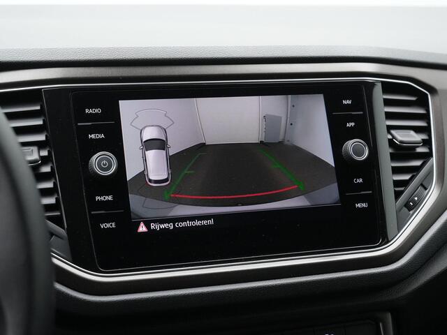Volkswagen T-Roc 1.5 TSI 150 pk DSG Style | Trekhaak | Navigatie | Adaptive Cruise | Achteruitrijcamera