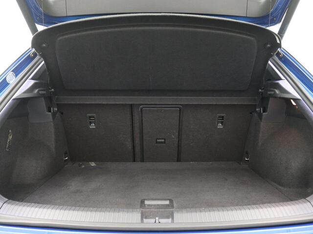 Volkswagen T-Roc 1.5 TSI Sport 150PK DSG Trekhaak, Keyless, Achteruitrijcamera, Side Assist, 17" LM Velgen, Navi, Clima, Elektr. Achterklep