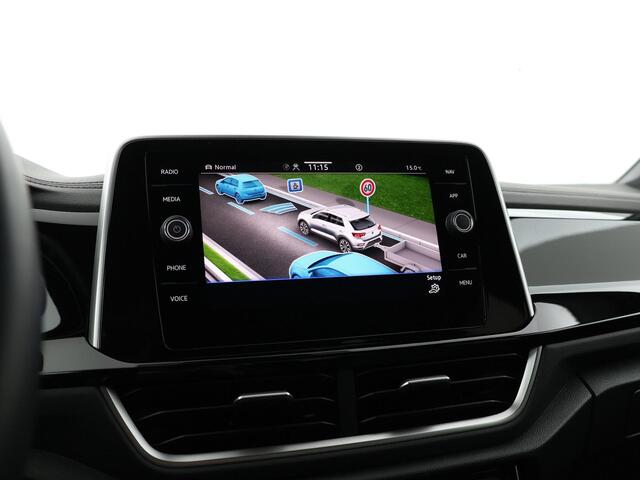 Volkswagen T-Roc 1.5 TSI 150pk DSG R-Line Business · Camera · Panoramadak · Trekhaak afneembaar · Apple/Android Car Play · Navigatie · 18'' Inch ·