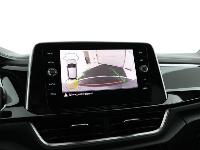 Volkswagen T-Roc 1.5 TSI 150pk DSG R-Line Business · Camera · Panoramadak · Trekhaak afneembaar · Apple/Android Car Play · Navigatie · 18'' Inch ·