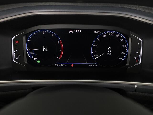 Volkswagen T-Roc 1.5 TSI R-Line Business | Achteruitrijcamera | Ergo Stoelen | Stoelverwarming | Elektrische achterklep |