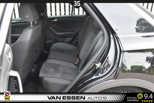 Volkswagen T-Roc 1.5 TSI R-Line Business DSG Navigatie Camera ACC Trekhaak Massage Led Carplay