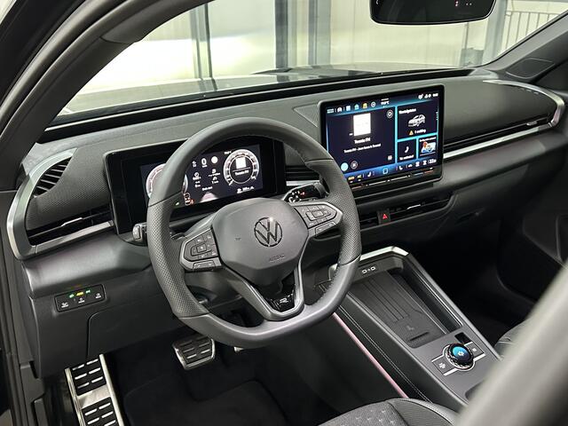 Volkswagen T-Roc 1.5 eTsi R-Line First Edition | IQ light | Pano | Trekhaak |