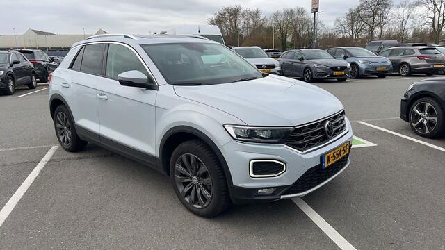 Volkswagen T-Roc 1.5 TSI 150pk Style Business / Navigatie / Panoramadak / Camera