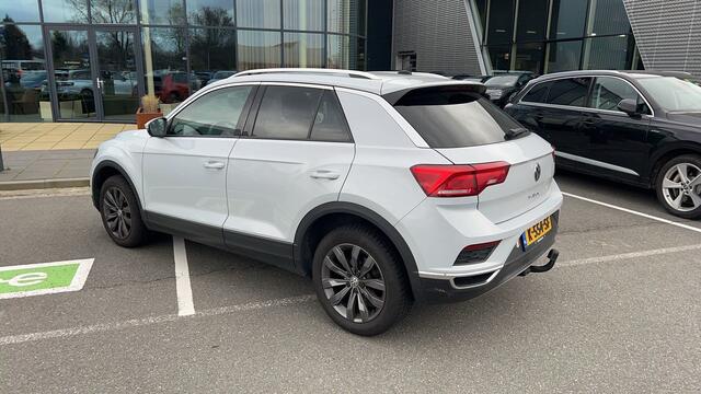 Volkswagen T-Roc 1.5 TSI 150pk Style Business / Navigatie / Panoramadak / Camera