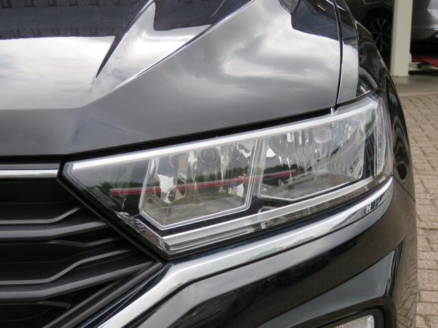 Volkswagen T-Roc 1.0 TSI 115pk STYLE / Stoelverw. / Trekhaak / Navi / BOVAG garantie