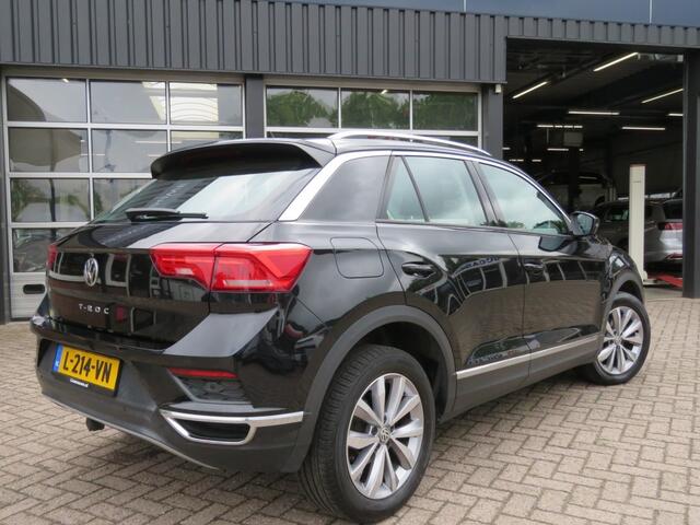 Volkswagen T-Roc 1.0 TSI 115pk STYLE / Stoelverw. / Trekhaak / Navi / BOVAG garantie