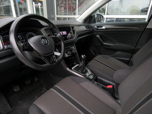 Volkswagen T-Roc 1.0 TSI 115pk STYLE / Stoelverw. / Trekhaak / Navi / BOVAG garantie
