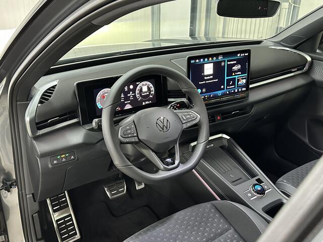 Volkswagen T-Roc 1.5 eTsi R-Line First Edition | IQ light | Pano | Trekhaak |