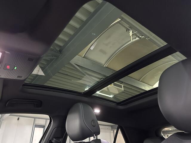 Volkswagen T-Roc 1.5 eTsi R-Line First Edition | IQ light | Pano | Trekhaak |