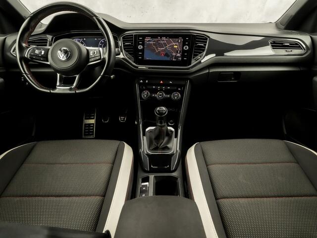 Volkswagen T-Roc 1.0 TSI Sport (VIRTUAL COCKPIT, APPLE CARPLAY, GROOT NAVI, CAMERA, ZWART HEMEL, SPORTSTOELEN, LED KOPLAMPEN, ADAPTIVE CRUISE, GETINT GLAS, NIEUWSTAAT)