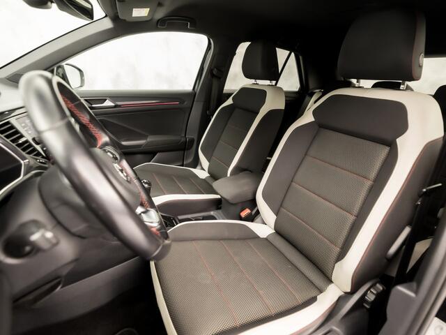 Volkswagen T-Roc 1.0 TSI Sport (VIRTUAL COCKPIT, APPLE CARPLAY, GROOT NAVI, CAMERA, ZWART HEMEL, SPORTSTOELEN, LED KOPLAMPEN, ADAPTIVE CRUISE, GETINT GLAS, NIEUWSTAAT)