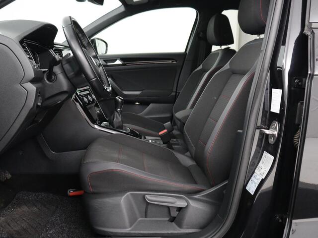 Volkswagen T-Roc 1.5 TSI Sport | Carplay | Virtual Cockpit | Full LED | Navigatie | Climate control | Parkeerhulp | 19'' lichtmetalen velgen | Bluetooth | Getint glas | Sportstuur