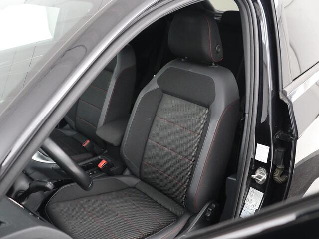 Volkswagen T-Roc 1.5 TSI Sport | Carplay | Virtual Cockpit | Full LED | Navigatie | Climate control | Parkeerhulp | 19'' lichtmetalen velgen | Bluetooth | Getint glas | Sportstuur
