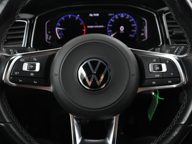 Volkswagen T-Roc 1.5 TSI Sport | Carplay | Virtual Cockpit | Full LED | Navigatie | Climate control | Parkeerhulp | 19'' lichtmetalen velgen | Bluetooth | Getint glas | Sportstuur