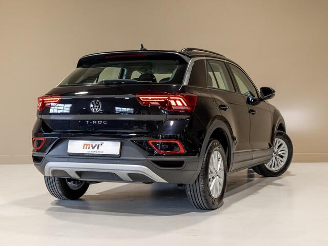 Volkswagen T-Roc 1.0 TSI Life / 110pk / Trekhaak / Achteruitrij camera / Stoelverwarming /