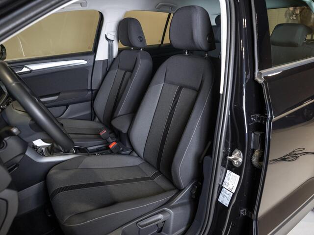 Volkswagen T-Roc 1.0 TSI Life / 110pk / Trekhaak / Achteruitrij camera / Stoelverwarming /