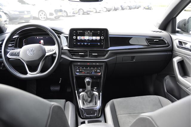 Volkswagen T-Roc 1.5 TSI Style Trekhaak ACC NAVI Black Syle