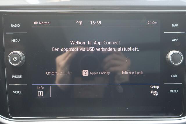 Volkswagen T-Roc 2.0 TSI 4Motion Sport - NL- Auto!! Stoelverw I Adap Cruise I Pano -- Tweede Pinksterdag geopend van 11.00 t/m 16.00 --