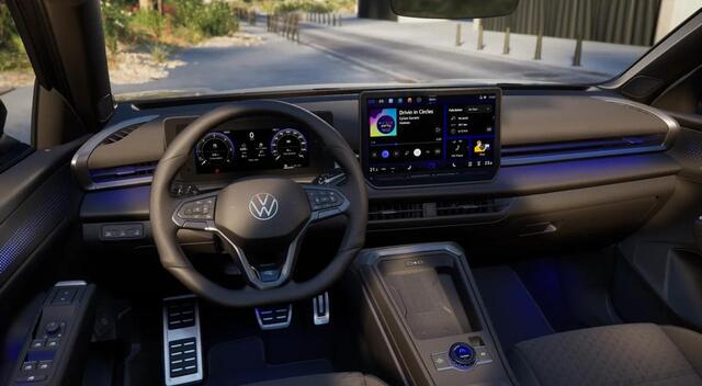 Volkswagen T-Roc 1.5 eTsi 150PK DSG R-Line First Edition / Resterende Fabrieksgarantie t/m 21-01 2030 / Black Style / Panoramadak / 19'' LMV / VW