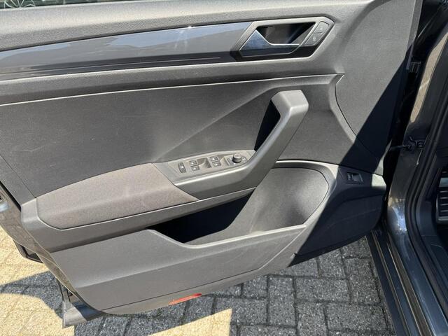 Volkswagen T-Roc 1.5 TSI Sport | App-connect | Led | ACC | el. A-klep | 17"LMV | Stoelverw.