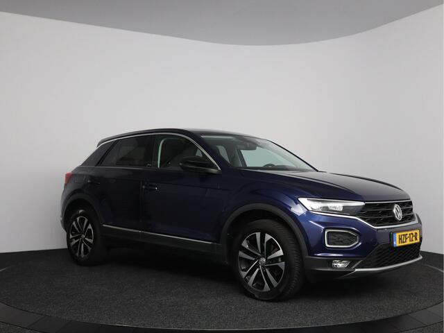 Volkswagen T-Roc 1.5 TSI Sport | Trekhaak afneembaar | Stuurwielverwarming | All-season banden | Navigatie |