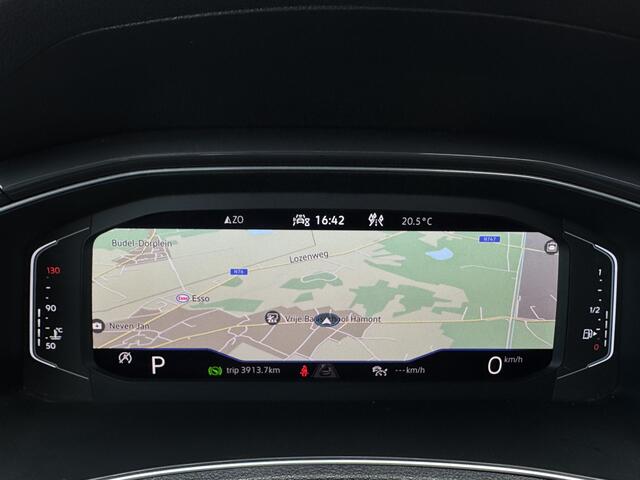 Volkswagen T-Roc 1.5 TSI 150pk DSG R-line Panoramadak VirtualCockpit ACC Carplay Sportstoelen Camera 18" Pdc