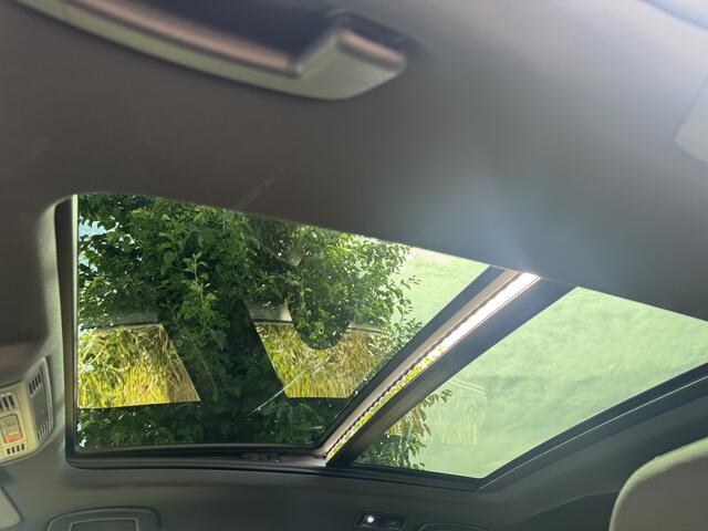 Volkswagen T-Roc 1.5 TSI 150pk DSG R-line Panoramadak VirtualCockpit ACC Carplay Sportstoelen Camera 18" Pdc